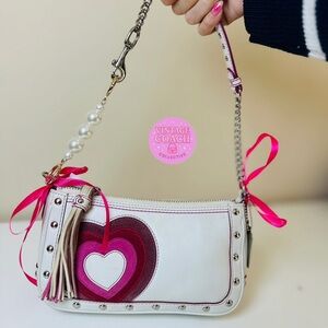 💕 Coach Demi Leather Heart Shoulder Bag 💕